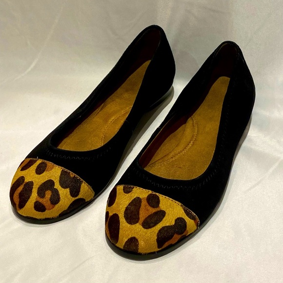 AEROSOLES Shoes - Aerosoles Bechincolor Black Suede Ballet
Flat, size 6
